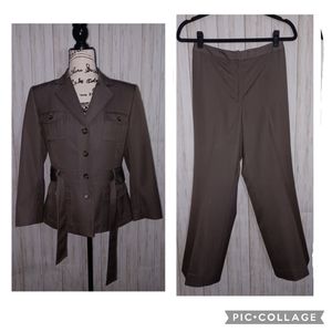 Size 6P Tahari 2 Piece Pantsuit